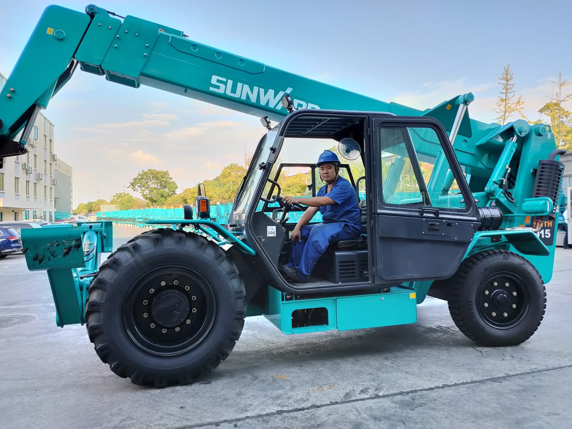 Телескопический погрузчик SWTH3915