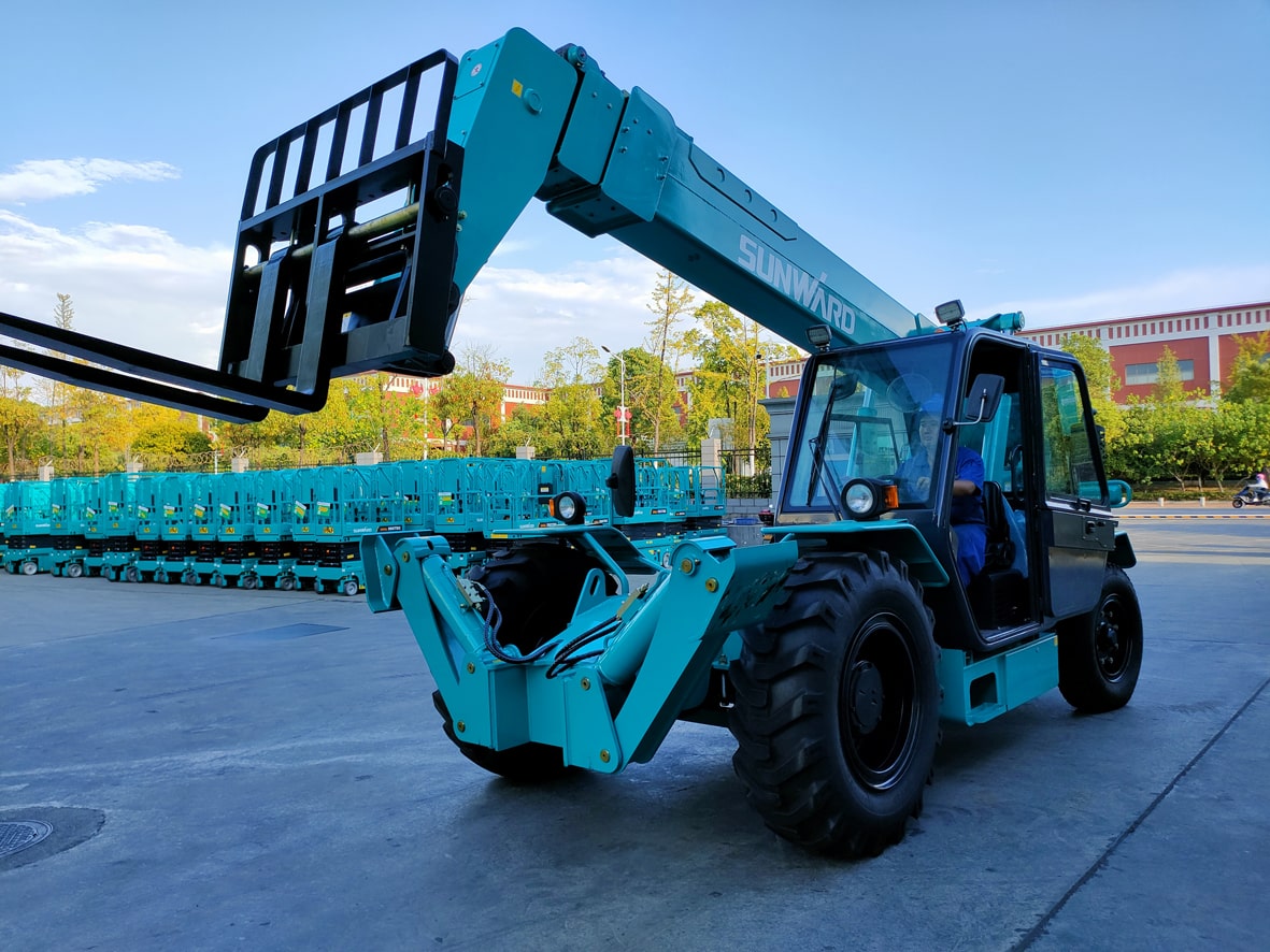 Телескопический погрузчик SWTH3915