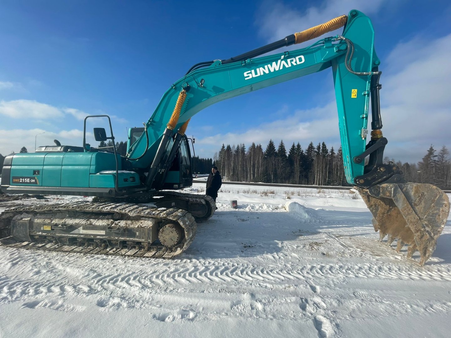 Среднеразмерный экскаватор SWE215E-3H