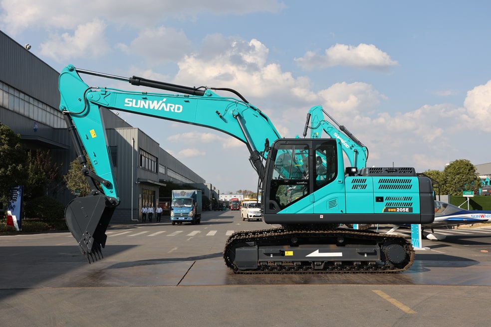 Среднеразмерный экскаватор SWE205E