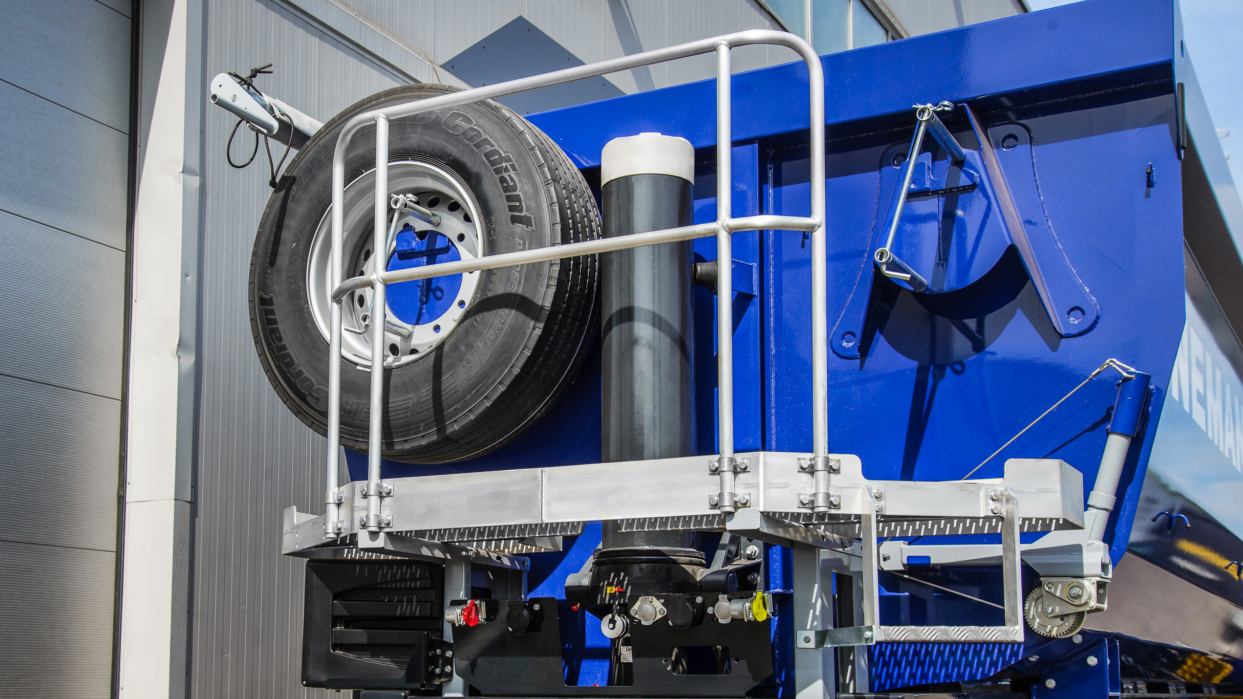 Самосвальный полуприцеп Neman N.T31 SH