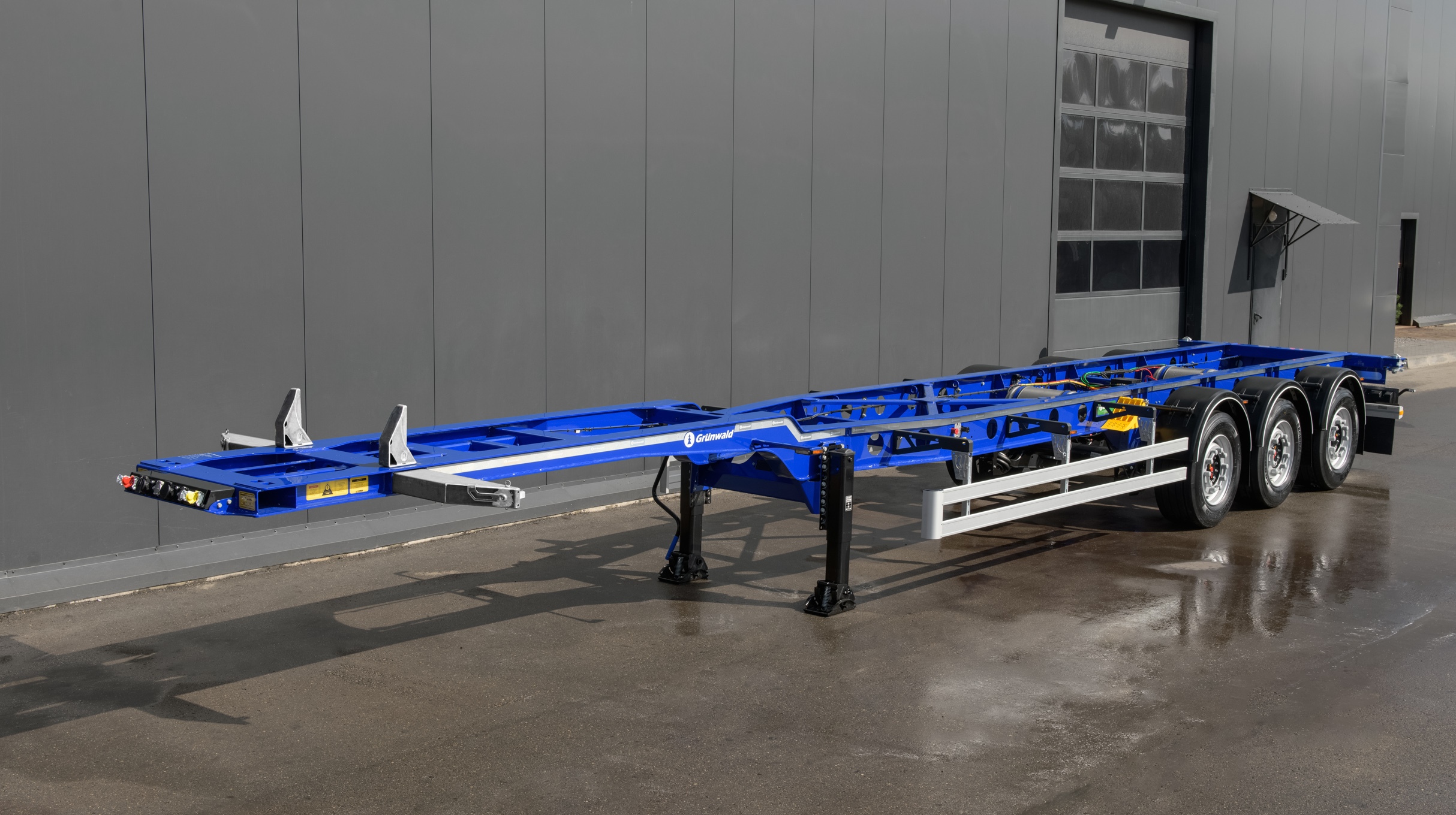 Универсальный полуприцеп контейнеровоз Grunwald Gr.C L4