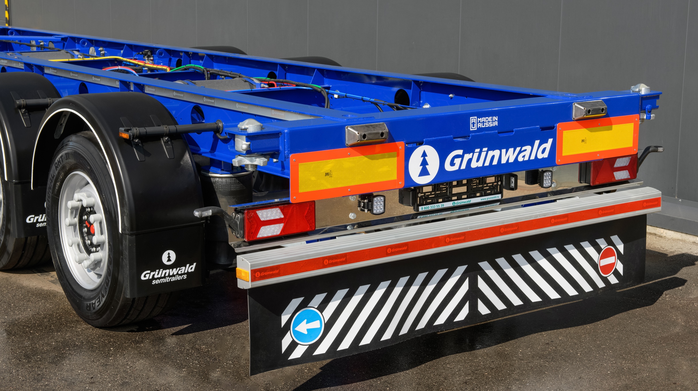 Универсальный полуприцеп контейнеровоз Grunwald Gr.C L4