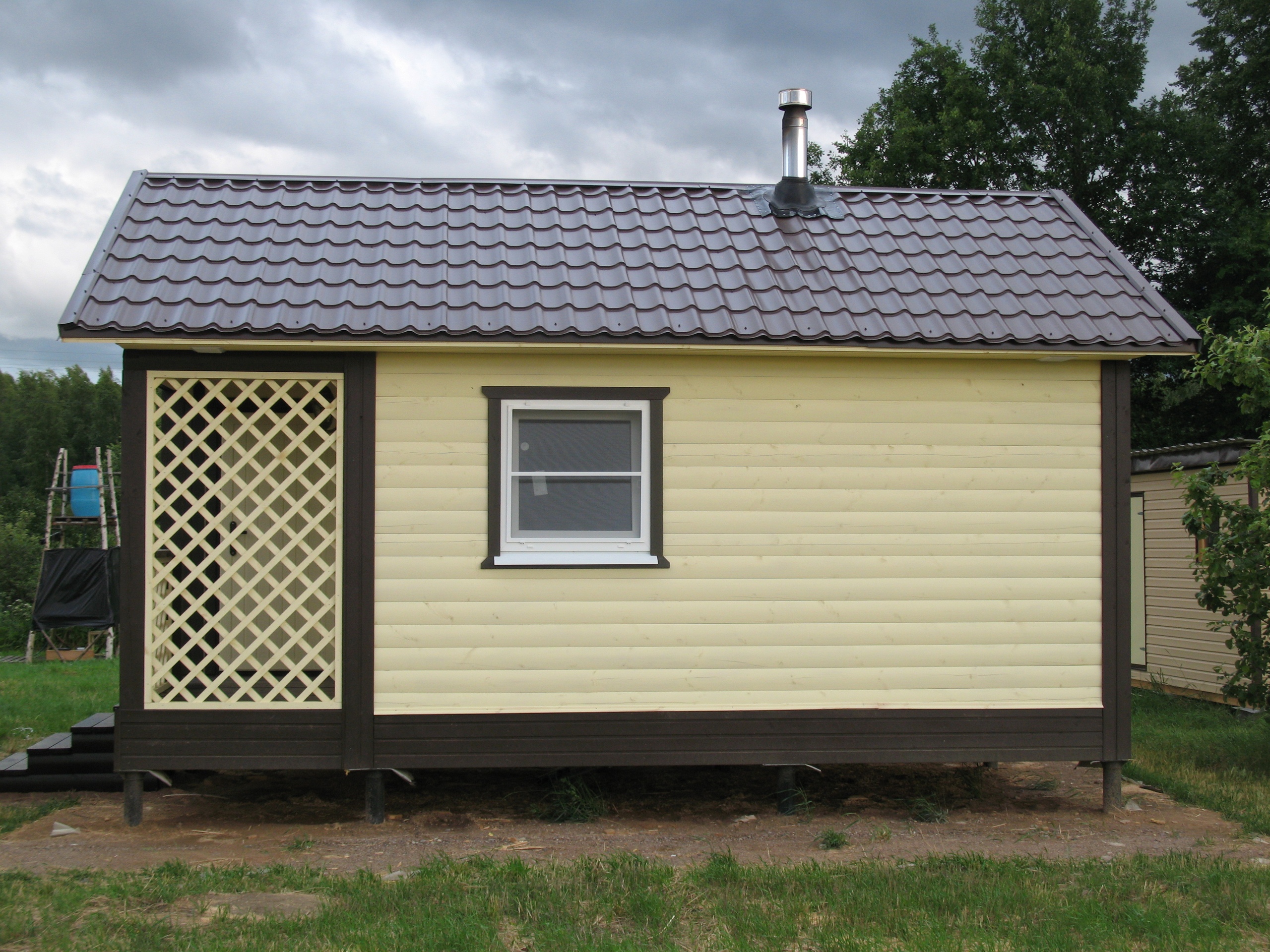 Брусовая баня 4х6 с террасой 1,5х2,5