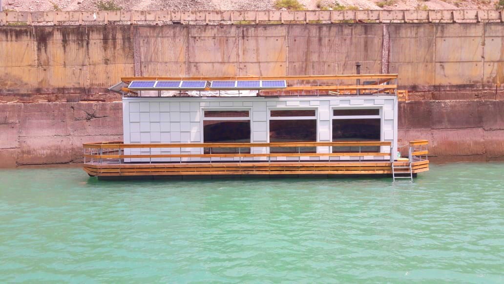 Дизайнерский хаусбот Остров-80