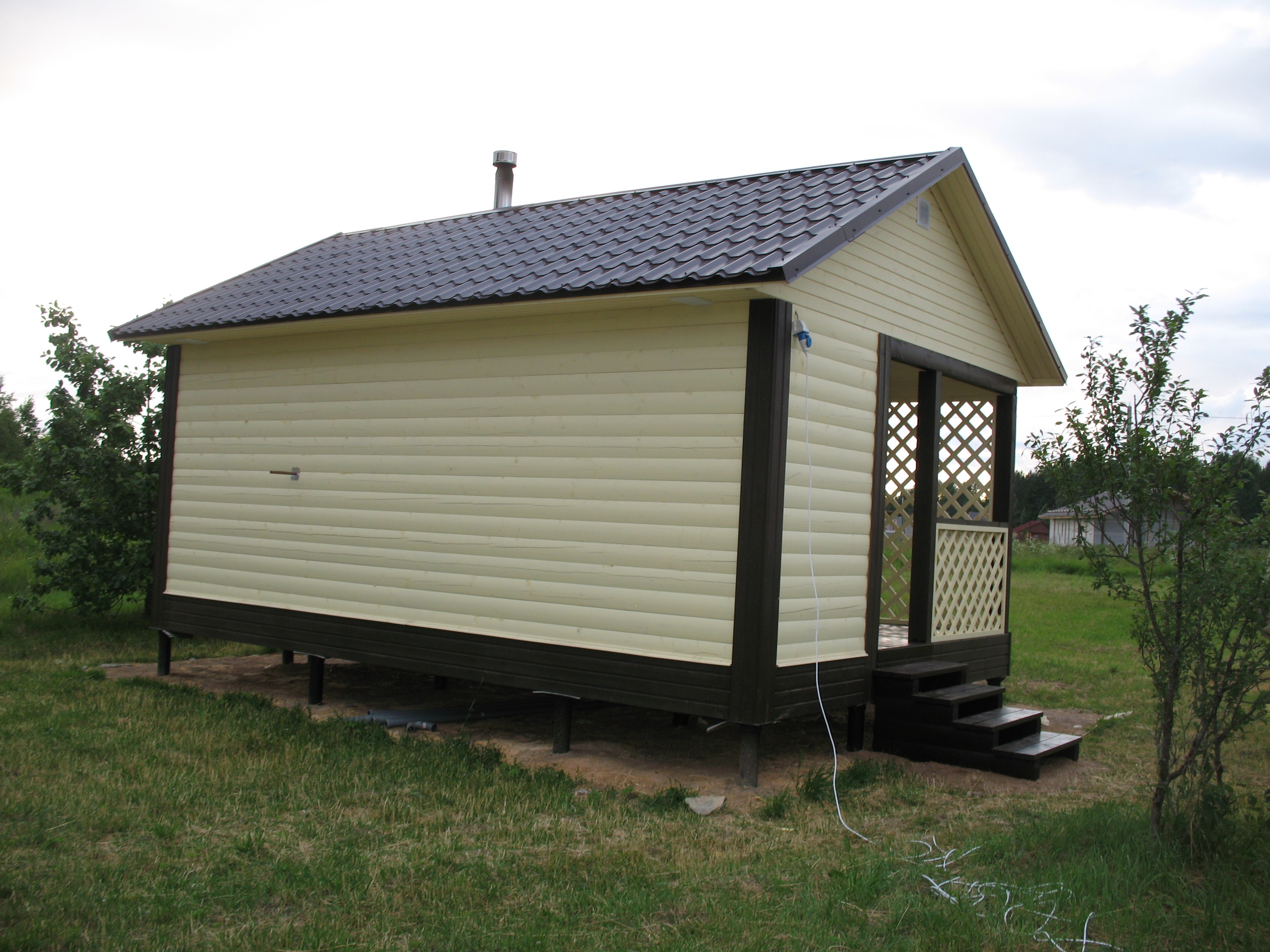 Брусовая баня 4х6 с террасой 1,5х2,5