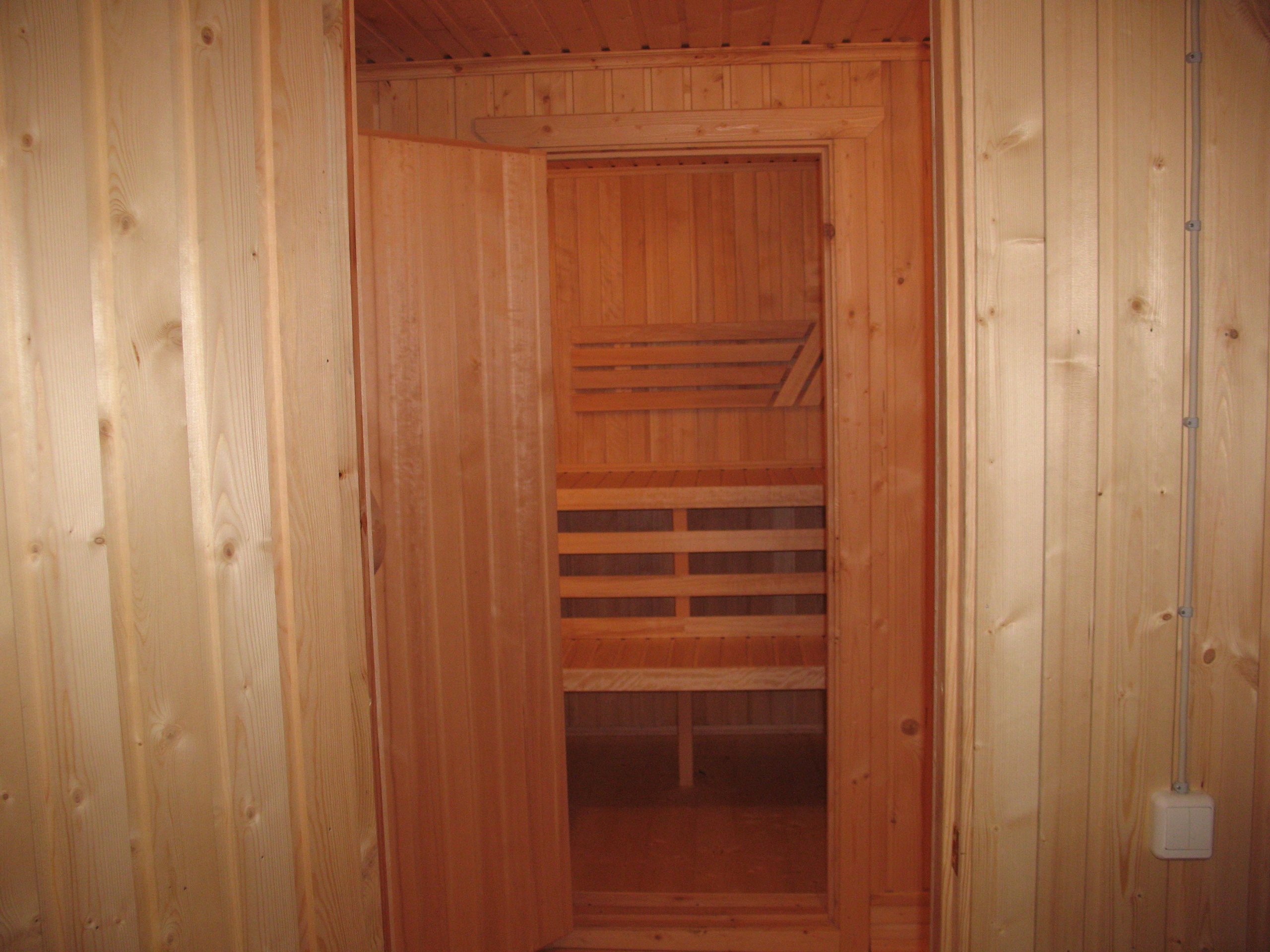 Готовая перевозная баня 2,3х6м с правым входом